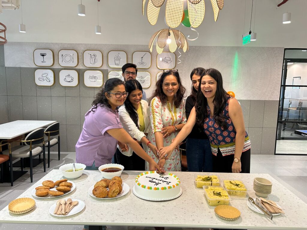 Perfect Ending – Snacks, Smiles & Cake-Cutting Ceremony